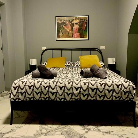 Modern City Center Apartment Benevento Exteriör bild